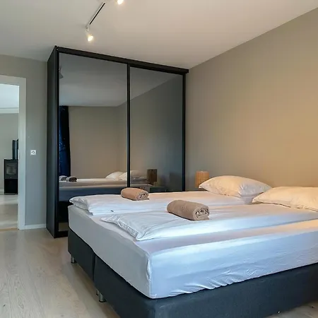 Luxury Facilities For Families L Near Attractions L Free Garage Apartment